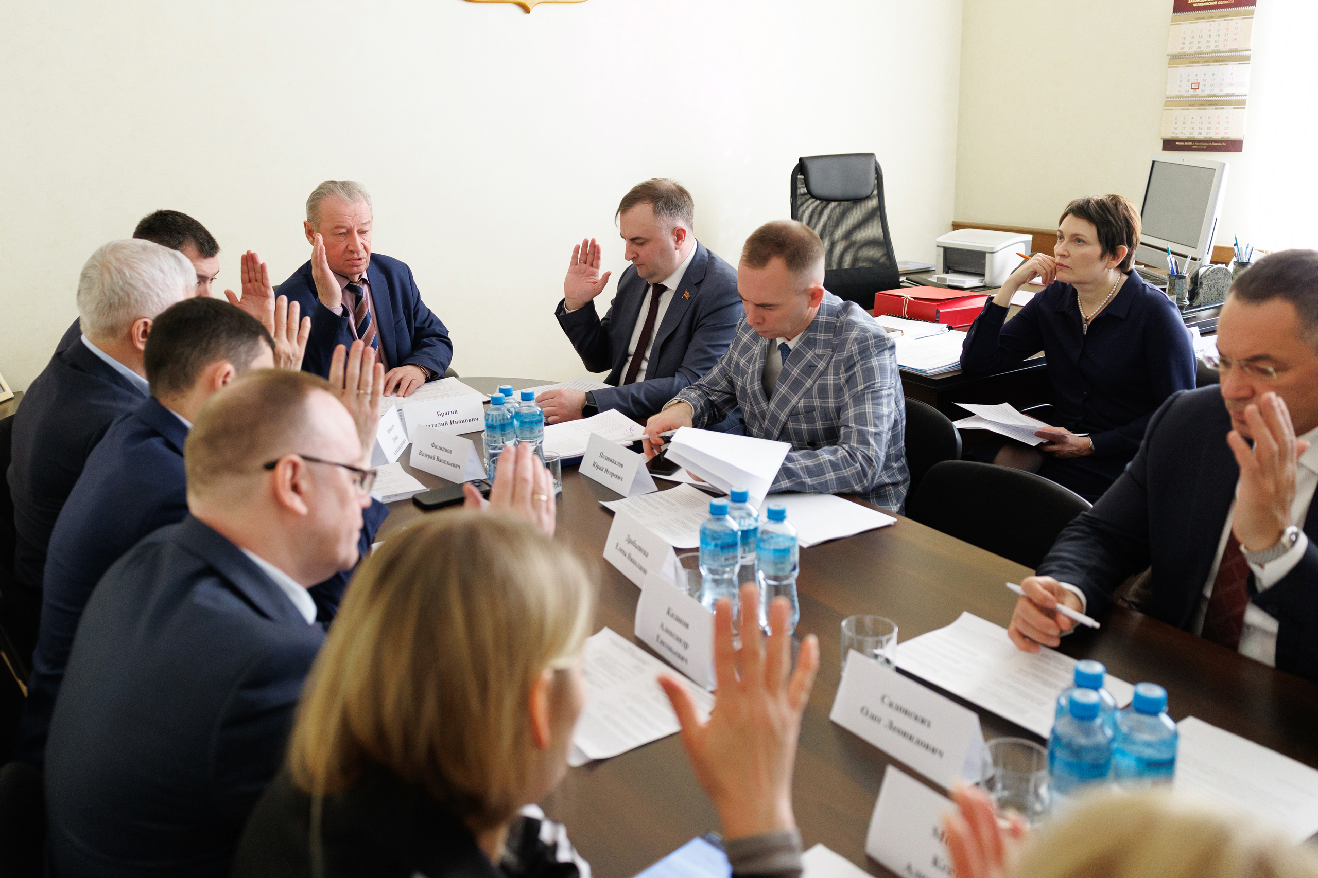 Комитет по законодательству уточнил порядок использования герба и флага Челябинской области