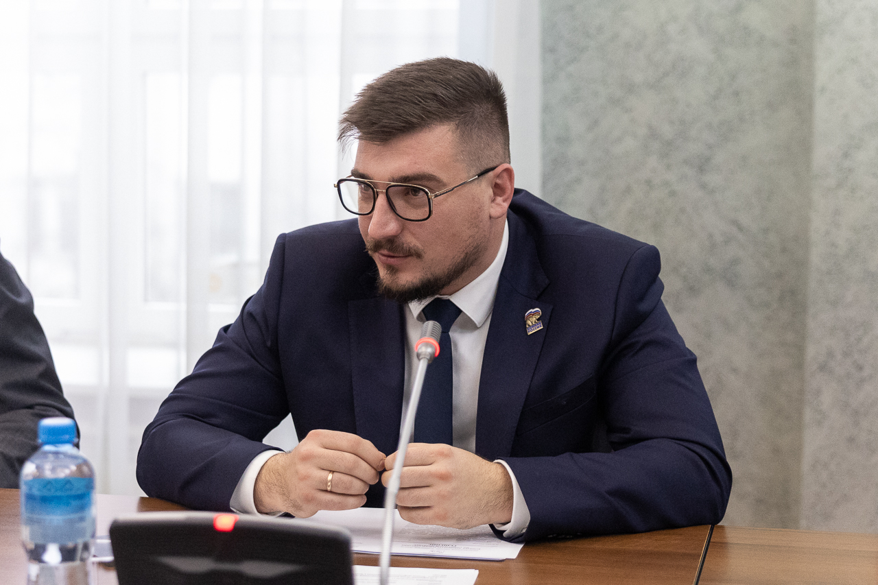 Комитет Законодательного Собрания поддержал кандидатуру депутата Законодательного Собрания Алексея Рожкова на назначение представителем Законодательного Собрания области в Молодежный парламент при Государственной Думе РФ