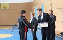 Коньки в подарок будущим олимпийцам Коньки в подарок будущим олимпийцам