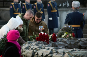 Возложение цветов ко Дню Неизвестного Солдата