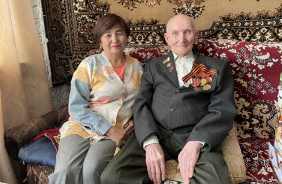 Зайти в гости к ветерану, поговорить в уютной домашней обстановке, расспросить о проблемах и возможности оказания помощи стало доброй традицией не только в преддверии знаменательных дат или праздников.