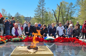 Зайти в гости к ветерану, поговорить в уютной домашней обстановке, расспросить о проблемах и возможности оказания помощи стало доброй традицией не только в преддверии знаменательных дат или праздников.