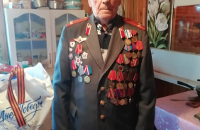 Зайти в гости к ветерану, поговорить в уютной домашней обстановке, расспросить о проблемах и возможности оказания помощи стало доброй традицией не только в преддверии знаменательных дат или праздников.