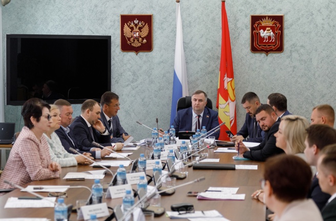 Депутаты комитета по бюджету и налогам одобрили изменения в областной бюджет на 2025 год и на плановый период 2026 и 2027 годов