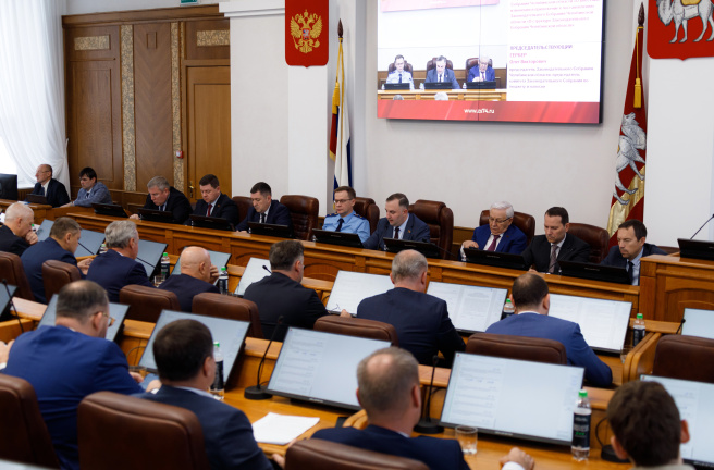 Депутаты Законодательного Собрания поддержали изменения в главный финансовый документ региона