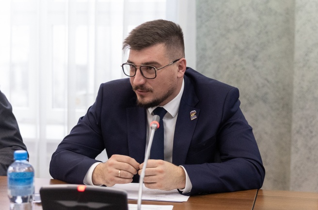 Комитет Законодательного Собрания поддержал кандидатуру депутата Законодательного Собрания Алексея Рожкова на назначение представителем Законодательного Собрания области в Молодежный парламент при Государственной Думе РФ