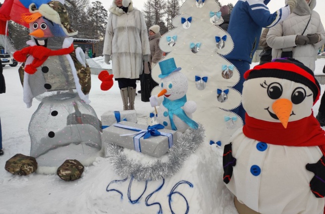 Депутаты Законодательного Собрания приняли участие в благотворительном флешмобе «Снеговики-добряки»