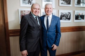 К 30-летию Законодательного Собрания Челябинской области открылась  выставка фотографий «В объективе – областной парламент»