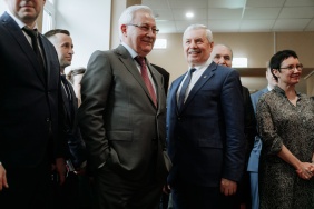 К 30-летию Законодательного Собрания Челябинской области открылась  выставка фотографий «В объективе – областной парламент»