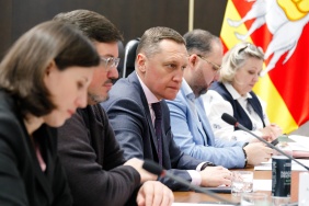 Фото О. Татаркин Комитет по экономической политике рассмотрел проект областного бюджета на 2025 год по вопросам ведения комитета