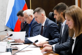 Фото О. Татаркин Комитет по экономической политике рассмотрел проект областного бюджета на 2025 год по вопросам ведения комитета