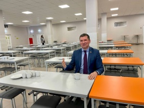 Депутаты Законодательного Собрания проверили организацию горячего питания в одной из школ Челябинска