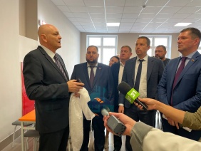 Депутаты Законодательного Собрания проверили организацию горячего питания в одной из школ Челябинска