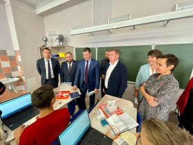 Депутаты Законодательного Собрания проверили организацию горячего питания в одной из школ Челябинска