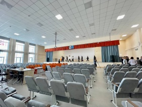 Депутаты Законодательного Собрания проверили организацию горячего питания в одной из школ Челябинска