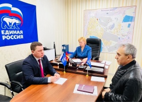Вадим Ромасенко провёл приём граждан в Депутатском Центре Ленинского района