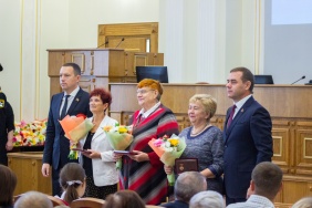 В Законодательном Собрании наградили лауреатов премии «Общественное признание»