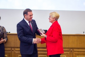 В Законодательном Собрании наградили лауреатов премии «Общественное признание»