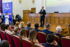 Александр Лазарев вручил стипендии Законодательного Собрания студентам и аспирантам профессиональных образовательных организаций и образовательных организаций высшего образования