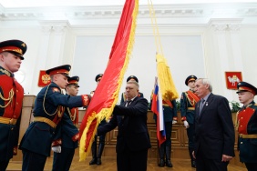 Церемония передачи копий боевых знамен воинских формирований