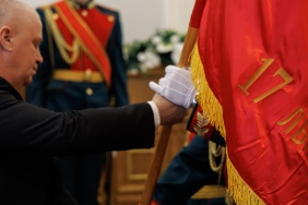 Церемония передачи копий боевых знамен воинских формирований