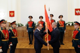 Церемония передачи копий боевых знамен воинских формирований