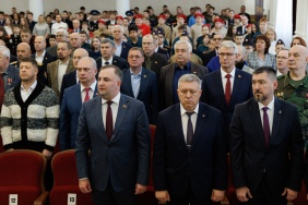 Церемония передачи копий боевых знамен воинских формирований