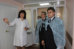13 декабря депутаты-члены комитета по социальной и молодежной политике, культуре и спорту в рамках выездного заседания посетили медицинские учреждения Магнитогорска