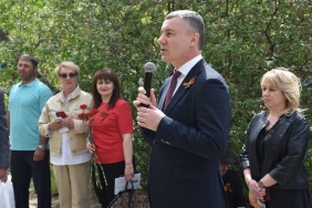 Зайти в гости к ветерану, поговорить в уютной домашней обстановке, расспросить о проблемах и возможности оказания помощи стало доброй традицией не только в преддверии знаменательных дат или праздников.