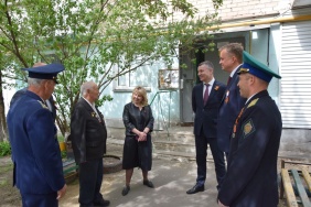 Зайти в гости к ветерану, поговорить в уютной домашней обстановке, расспросить о проблемах и возможности оказания помощи стало доброй традицией не только в преддверии знаменательных дат или праздников.