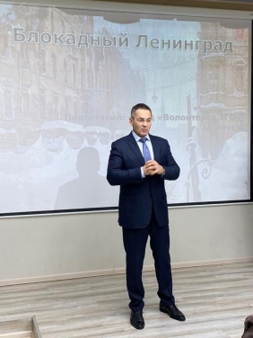 Депутат Олег Садовских организовал классный час для школьников Златоуста в честь годовщины полного снятия блокады Ленинграда
